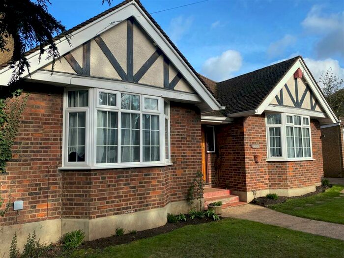 2 Bedroom Detached Bungalow To Rent In Felden Lane, Hemel Hempstead, HP3