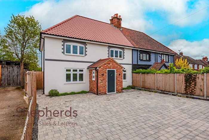 4 Bedroom Semi-Detached House For Sale In Crooked Mile, Waltham Abbey, EN9