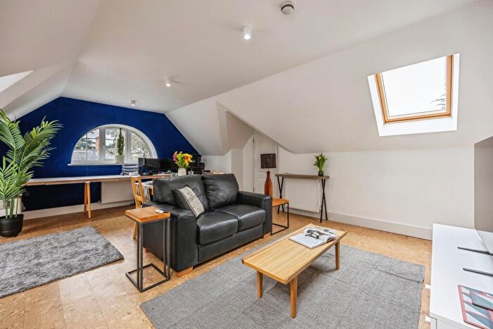 1 Bedroom Flat For Sale In Damson Way, Carshalton, Surrey, SM5