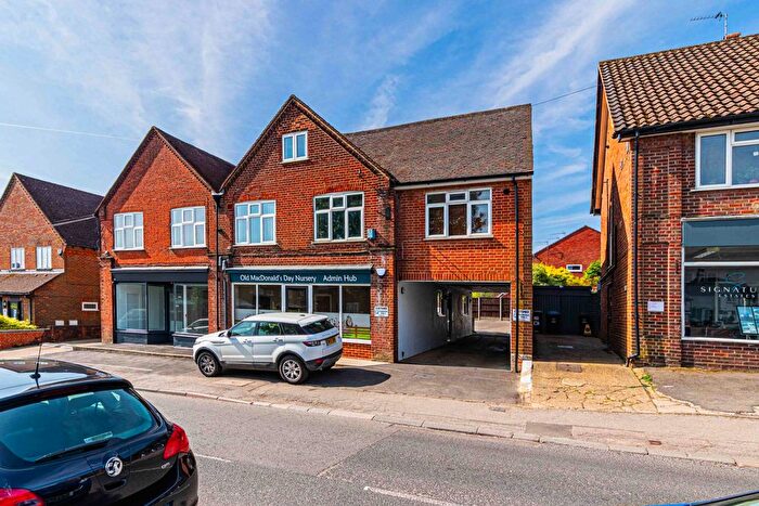 2 Bedroom Flat To Rent In High Street, Bovingdon, HP3