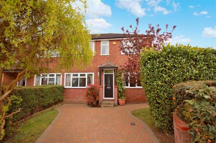 3 Bedroom Semi-Detached House To Rent In Holly Walk, Harpenden, AL5