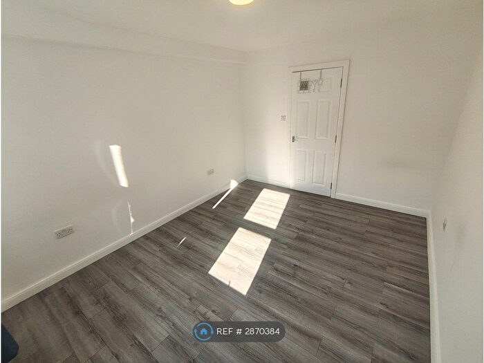 Studio To Rent In Ashton Square, Dunstable, LU6