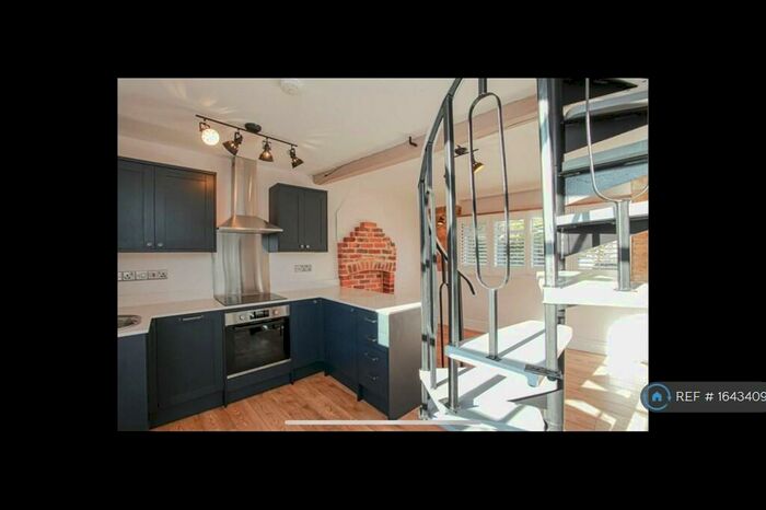 1 Bedroom Detached House To Rent In Back Hill, Banbury, OX17