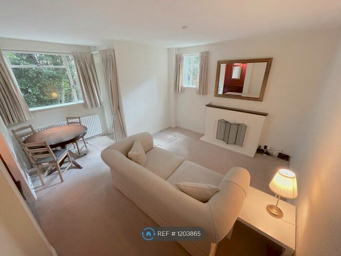 2 Bedroom Flat To Rent In Nightingale Lane, Clapham, SW12