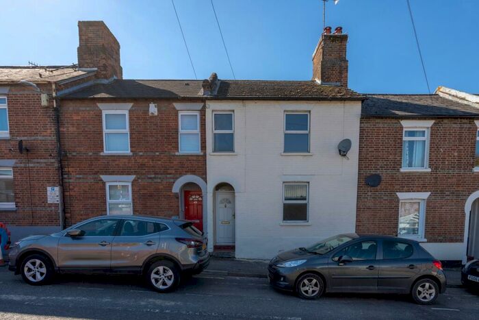 3 Bedroom Terraced House To Rent In Boundary Road, Newbury, RG14