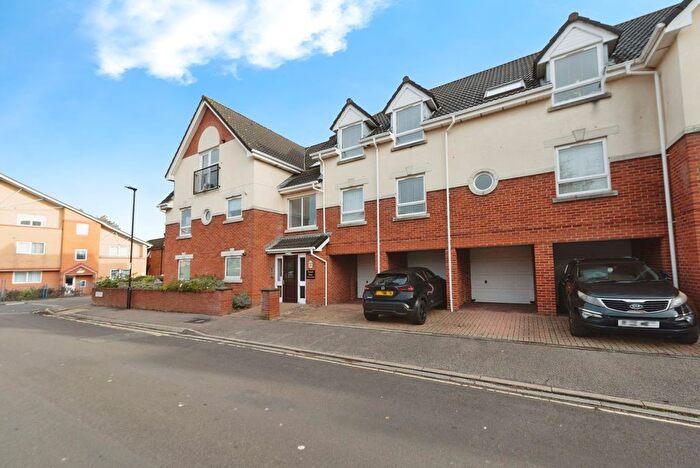 2 Bedroom Flat For Sale In Rampart House, Rampart Road, Southampton, Hampshire, SO18