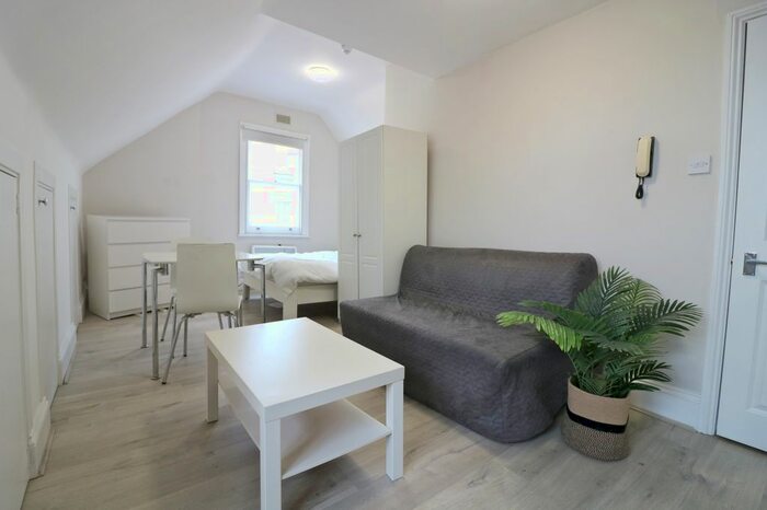 Studio To Rent In Twyford Avenue, London, W3