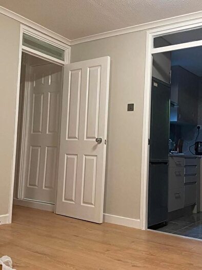 3 Bedroom Flat To Rent In Kennedy Path, Townhead, Glasgow, G4