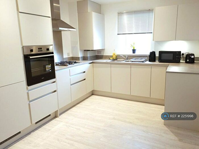 2 Bedroom Flat To Rent In Tiltman Avenue, Greenhithe, DA9