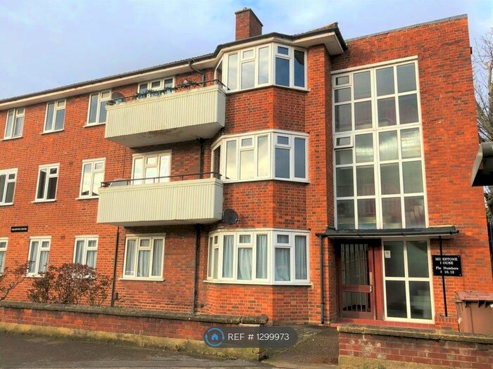 3 Bedroom Flat To Rent In Milestone House, Kingston Upon Thames KT1