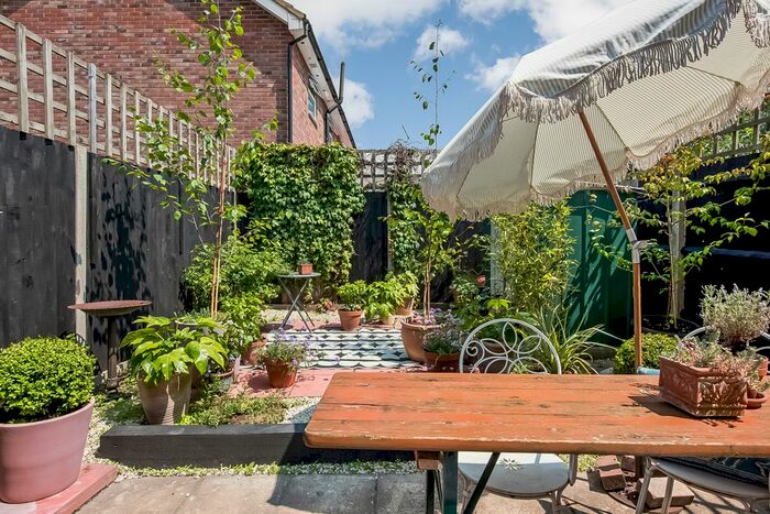 1 Bedroom Flat For Sale In Laleham Road, London, SE6