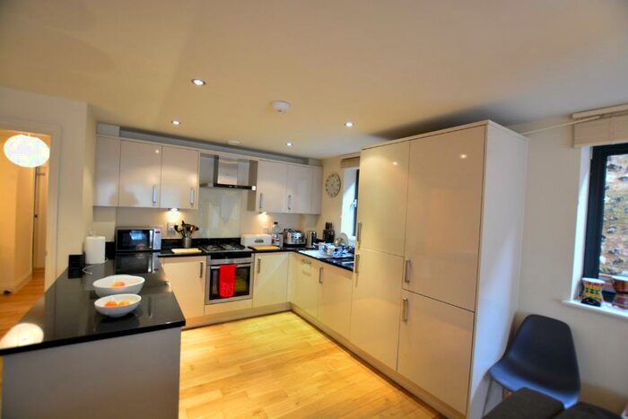 2 Bedroom Flat To Rent In South Court, Dyke Road, Hove, BN1