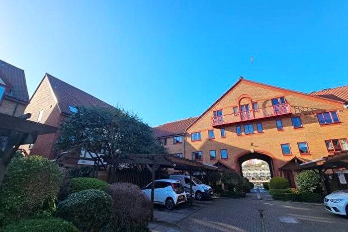 2 Bedroom Flat To Rent In Cumberland Close, Bristol, BS1