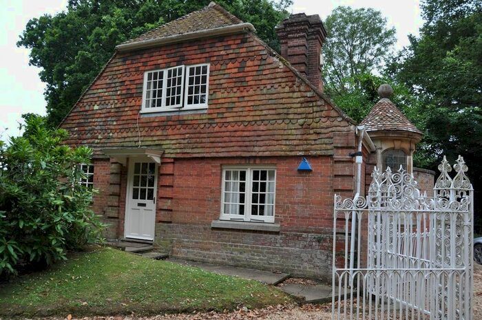 3 Bedroom Detached House To Rent In Kingsgate Lodge, Rolvenden Layne, Kent TN17