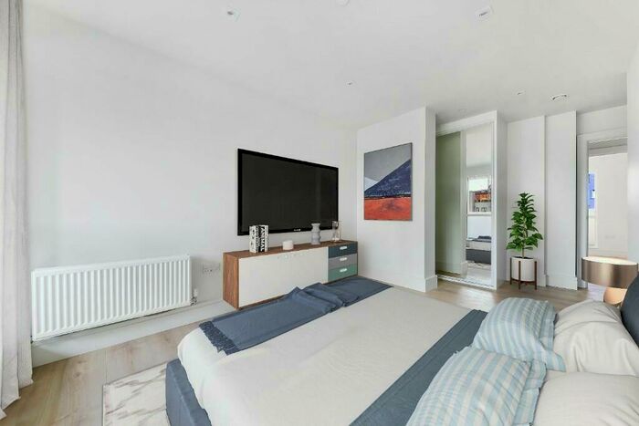 3 Bedroom End Of Terrace House To Rent In Sandown Gardens, M41