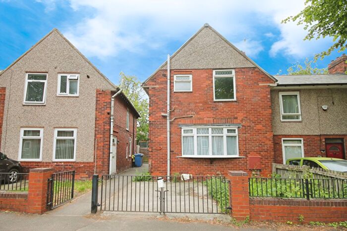 3 Bedroom Semi-Detached House To Rent In Horninglow Road, Firth Park, Sheffield, S5