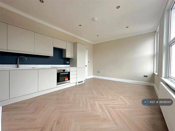 2 Bedroom Flat To Rent In Farley Road, London, SE6