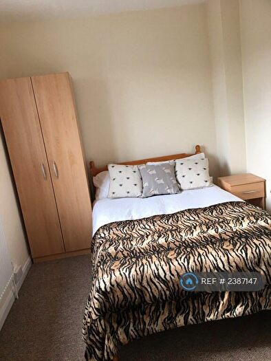 5 Bedroom Semi-Detached House To Rent In Durham Close, Guildford, GU2