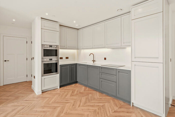 2 Bedroom Flat To Rent In Brook Street, Kingston Upon Thames, KT1