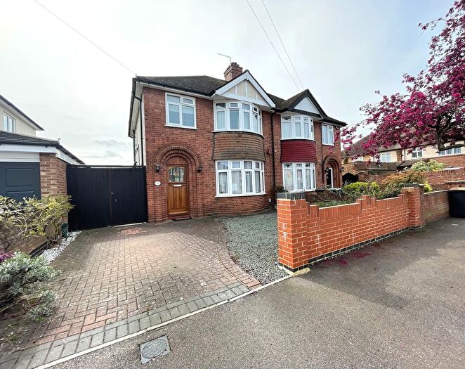 3 Bedroom Property To Rent In Gloucester Road, Bedford, Bedfordshire., MK42