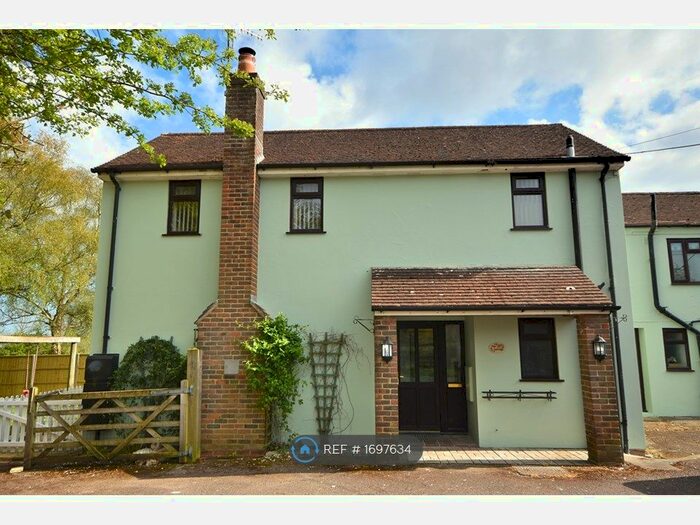 3 Bedroom Semi-Detached House To Rent In Clamp Farm, Newtown, Fareham, PO17
