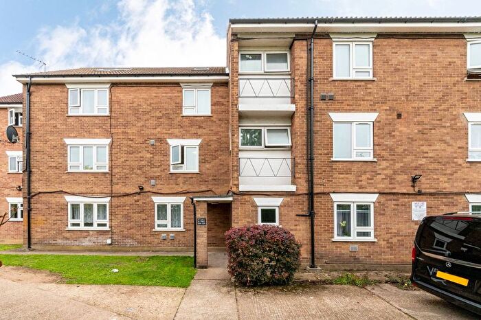 2 Bedroom Flat For Sale In Lampton Road, Hounslow, TW3