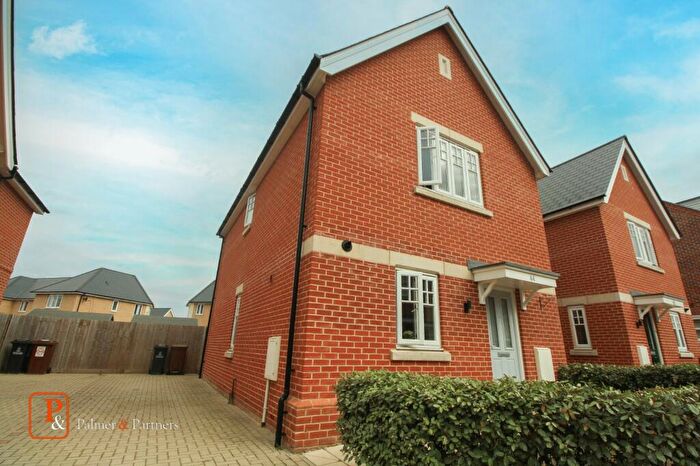 3 Bedroom Link Detached House To Rent In Lilianna Road, Colchester, Essex, CO4