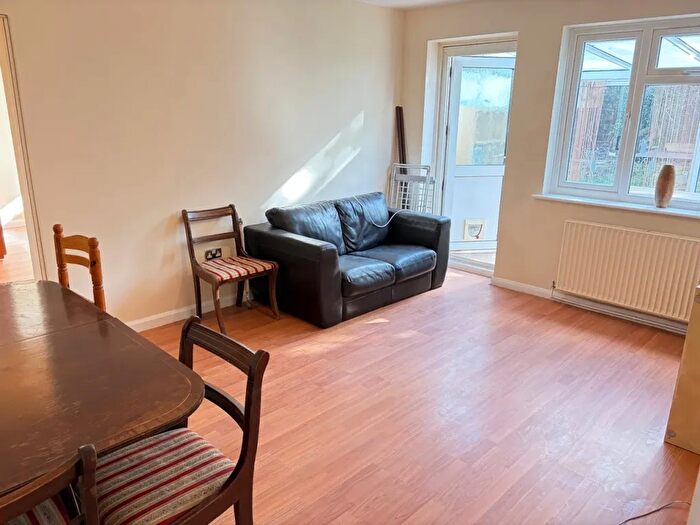 3 Bedroom Bungalow To Rent In Very Near Twyford Abbey Road Area, Park Royal, NW10