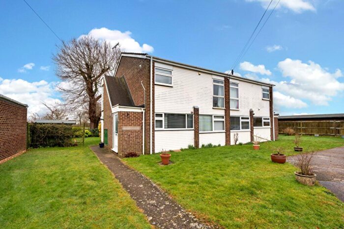 2 Bedroom Maisonette To Rent In Ivy Close, Maidenhead, SL6