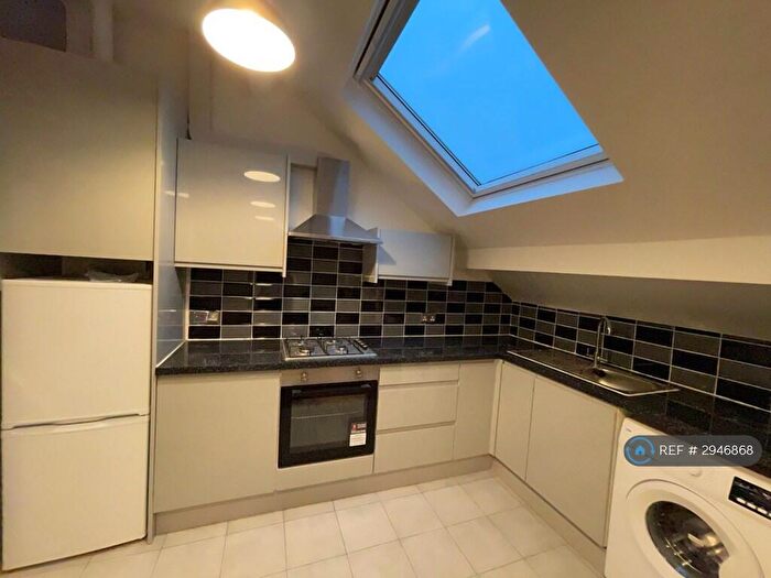1 Bedroom Flat To Rent In Norman Terrace, Leeds, LS8