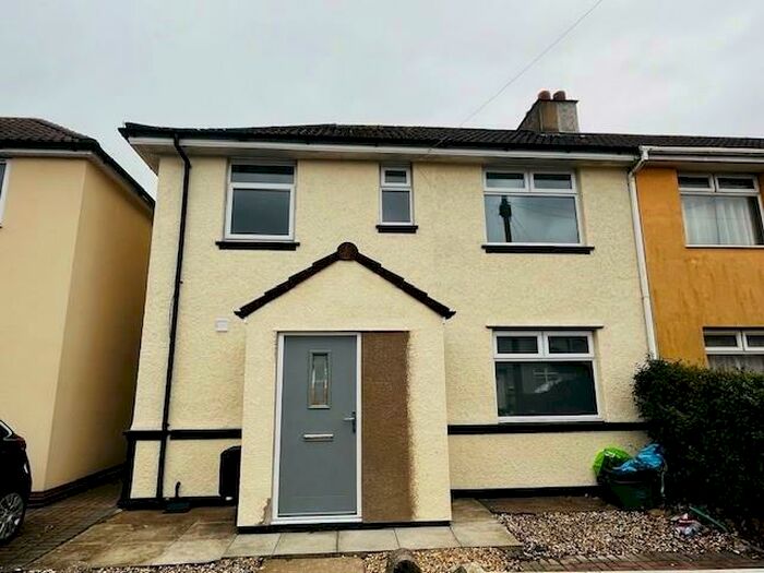 3 Bedroom Semi-Detached House To Rent In Greenleaze, Brislington, BS4
