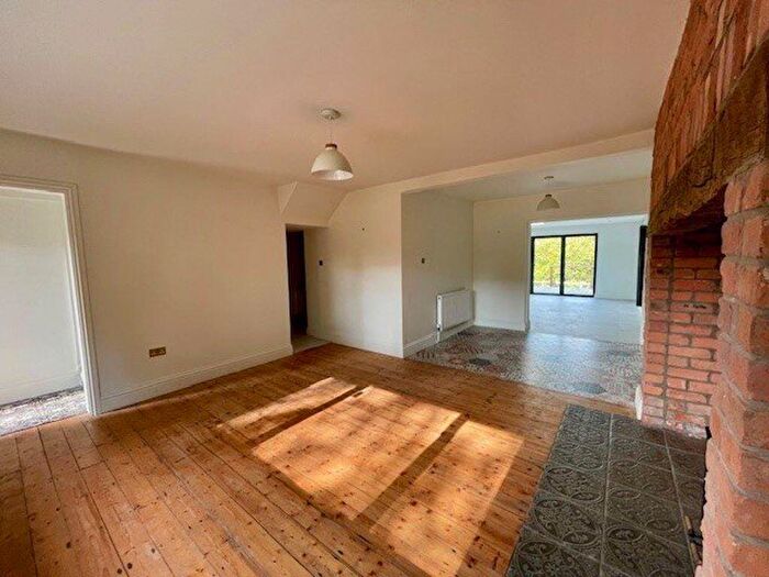 2 Bedroom Cottage To Rent In Laindon Cottage, Ws, SK9