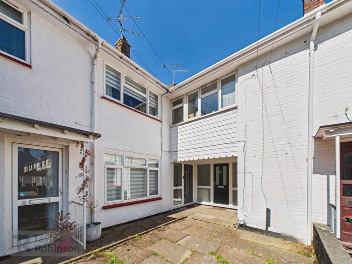 1 Bedroom Maisonette For Sale In Durham Close, Tilgate, Crawley, RH10