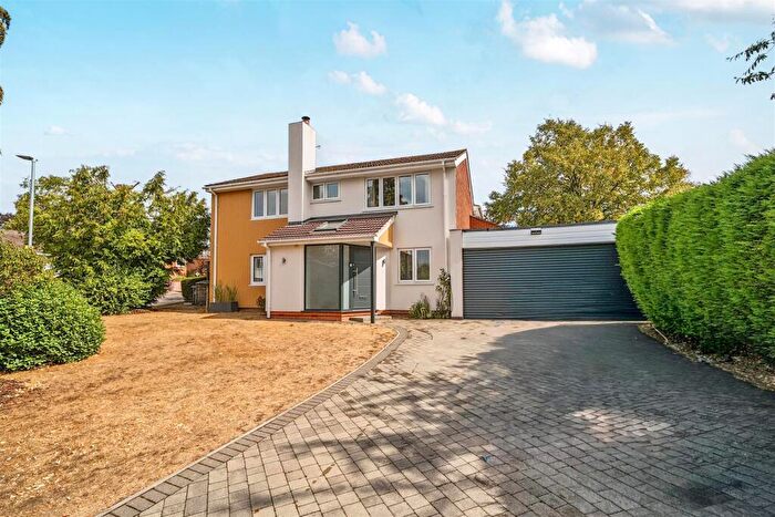 4 Bedroom Detached House For Sale In Broadwater Road, Twyford, Reading, Berkshire, RG10