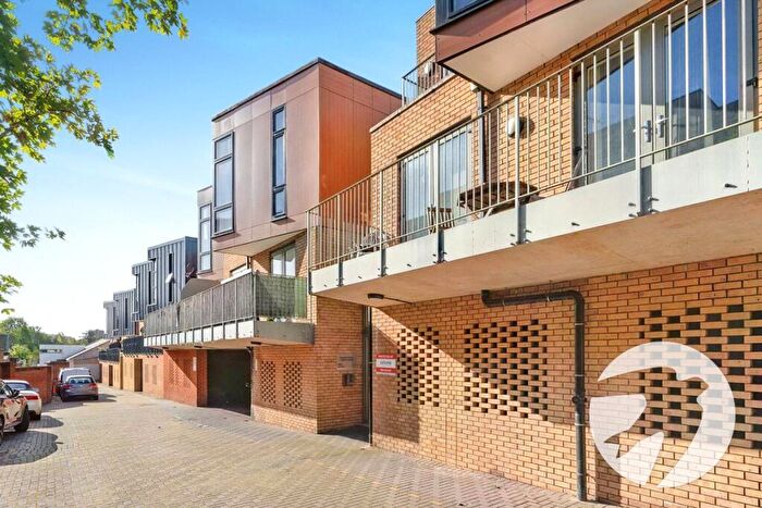 1 Bedroom Flat For Sale In Odeon Parade, Well Hall Road, London, SE9