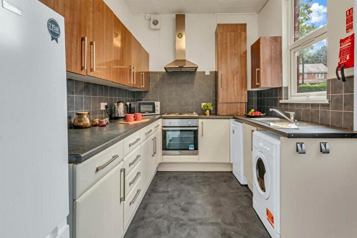 6 Bedroom Flat To Rent In Flat, Vinery Road, Leeds, LS4