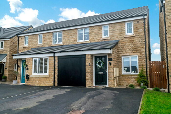 3 Bedroom Semi-Detached House For Sale In Shuttle Close, Skelmanthorpe, HD8