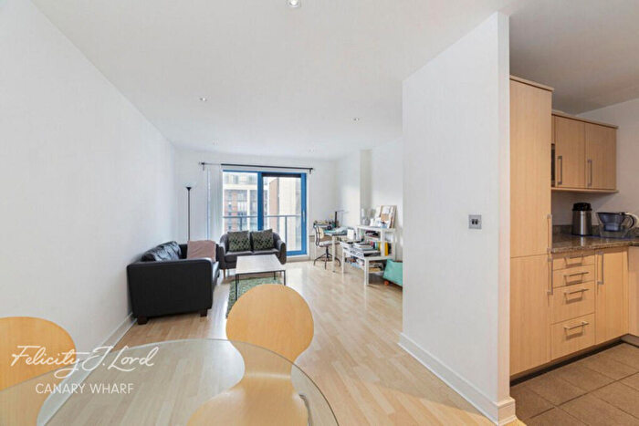 2 Bedroom Apartment To Rent In Western Gateway, London, E16