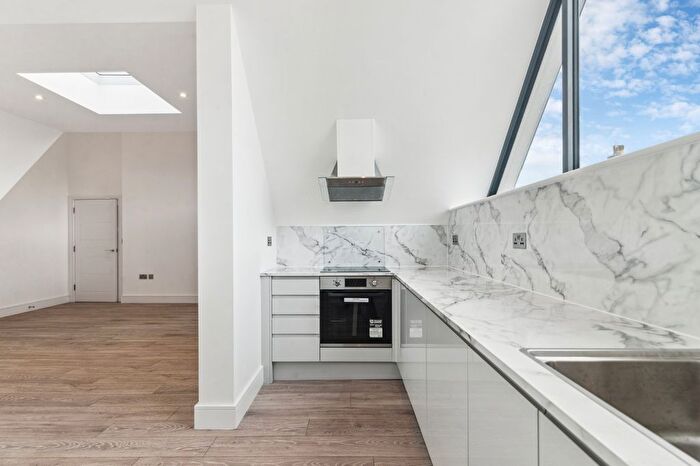 2 Bedroom Flat To Rent In Upper Square, Isleworth, TW7