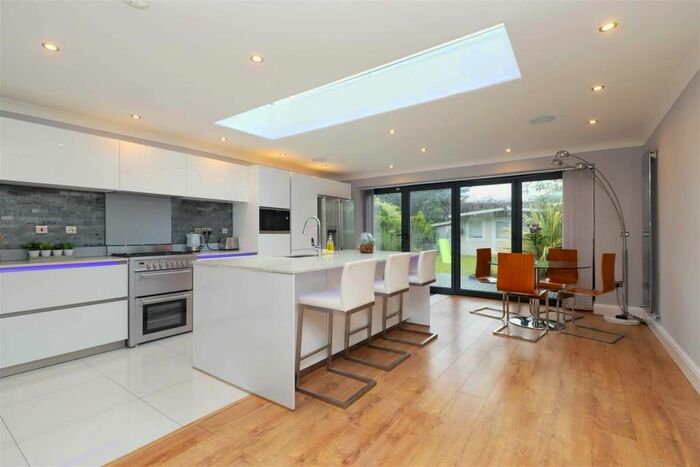 3 Bedroom Semi-Detached House To Rent In Earlsmead, Harrow HA2