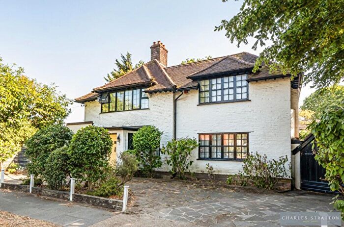 4 Bedroom Detached House For Sale In Balgores Crescent, Gidea Park, RM2