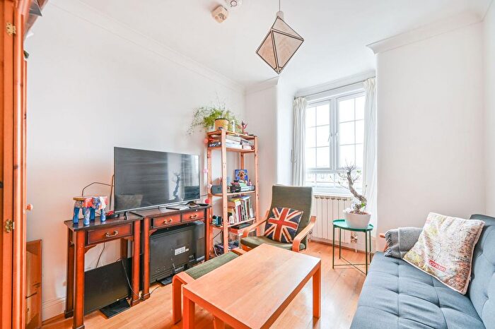3 Bedroom Flat For Sale In Willesden Lane, Brondesbury, London, NW2
