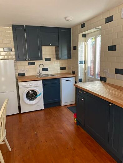 1 Bedroom Flat To Rent In East Road, Bridport, Dorset, DT6