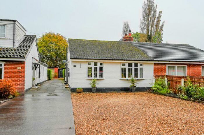 3 Bedroom Semi-Detached Bungalow For Sale In New Street, Halsall, L39