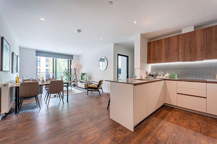 Studio To Rent In Greenford Quay, Greenford, UB6