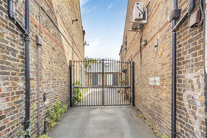 1 Bedroom Flat To Rent In High Street, Teddington, KT1