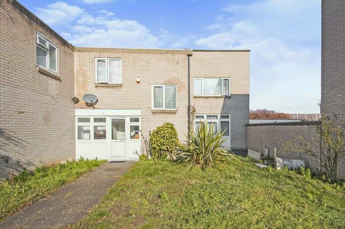 3 Bedroom Semi-Detached House To Rent In Marmadon Road, London, SE18