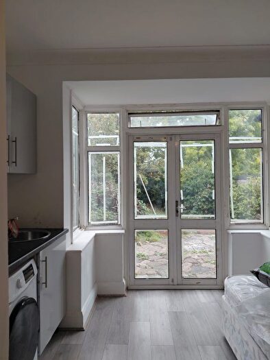 Studio To Rent In Randall Avenue, London, NW2
