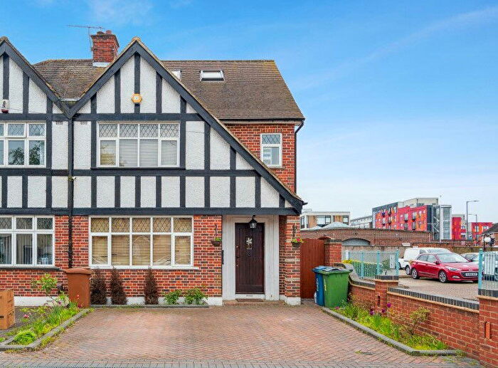 5 Bedroom Semi-Detached House For Sale In Vicarage Way, Harrow, HA2