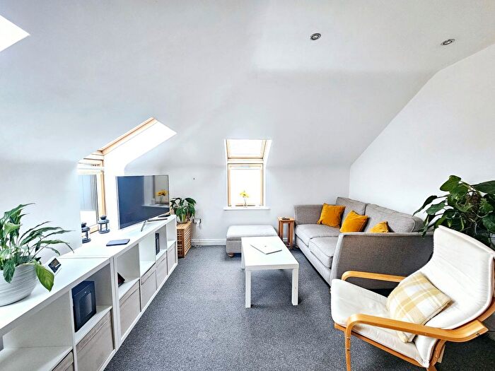 2 Bedroom Flat To Rent In Lower Canal Walk, Southampton, SO14